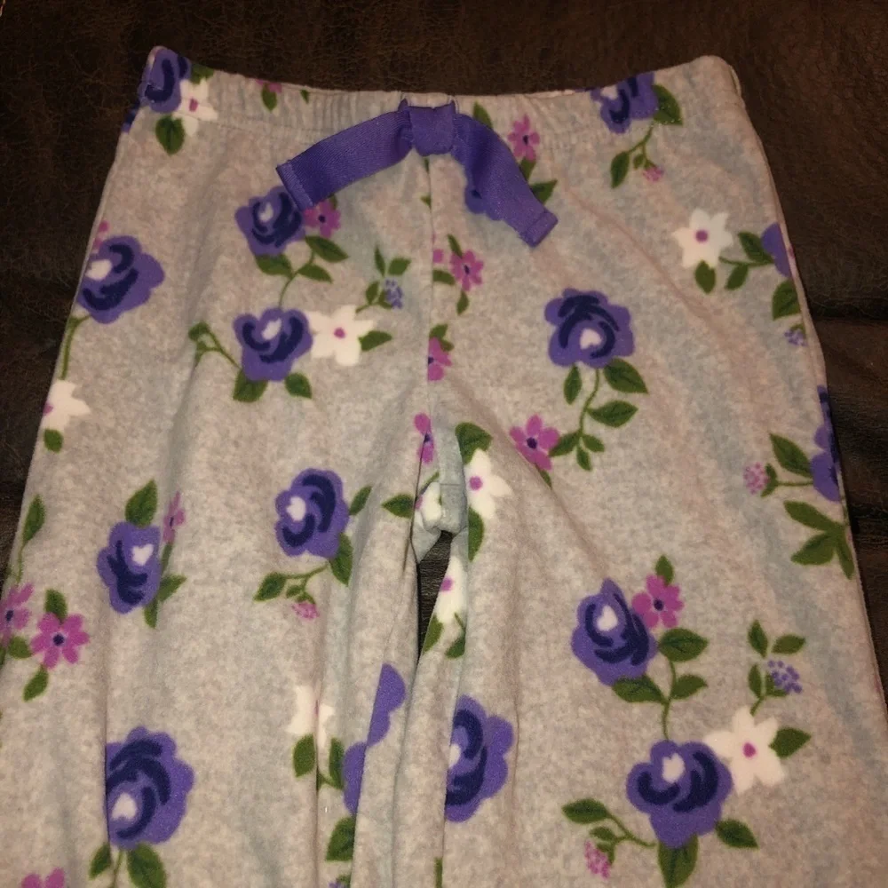 5/$25 Carter’s size 3T girls sweatpants. Purple and gray floral polyester pants